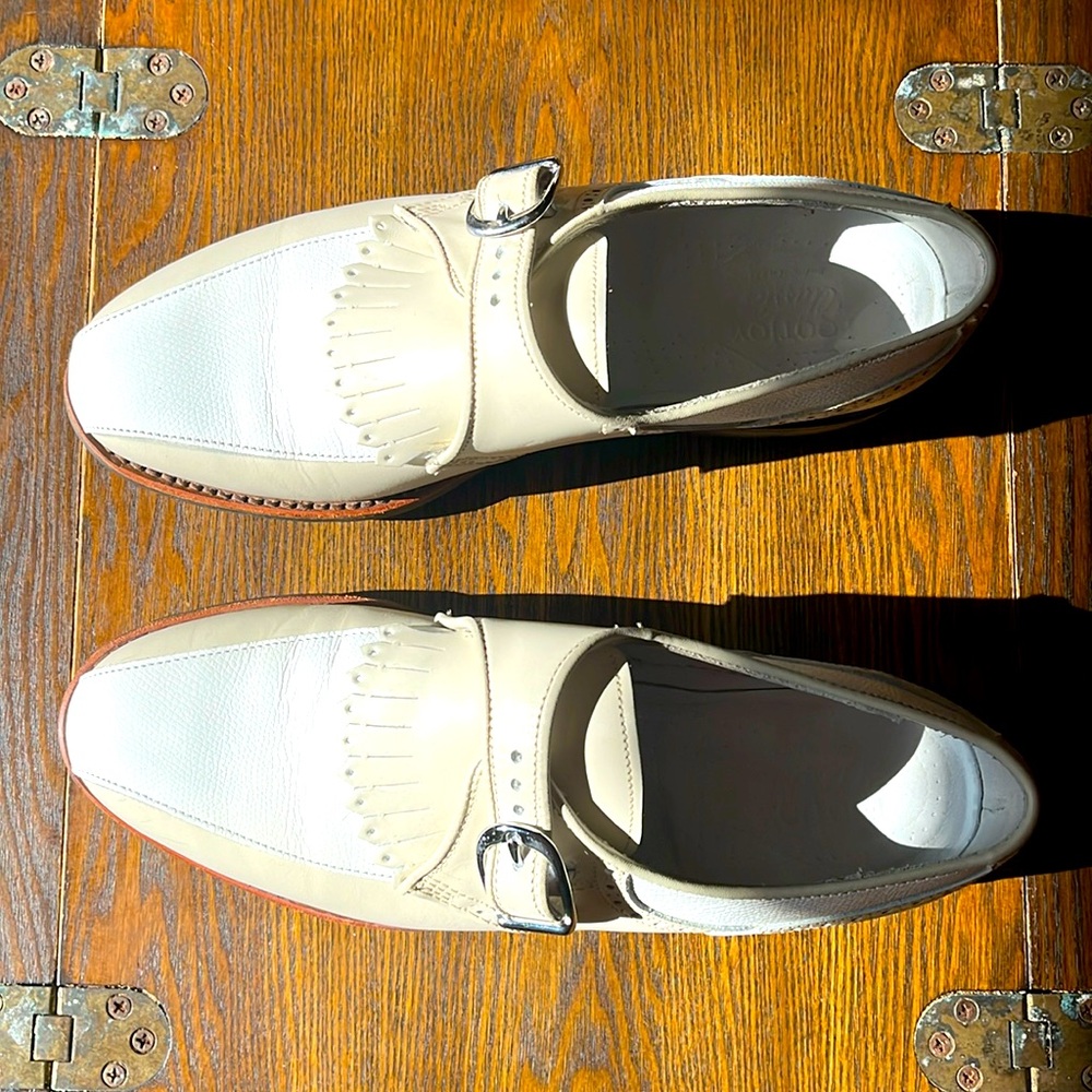 Like new foot joy classic women’s golf shoes.